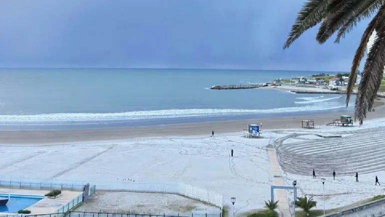 La ola polar pintó de blanco Mar del Plata y otros rincones de Argentina