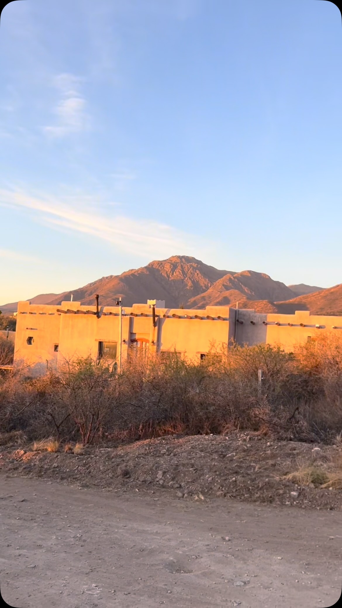 Taos Pueblo, cabañas de montaña | Capilla del Monte 6
